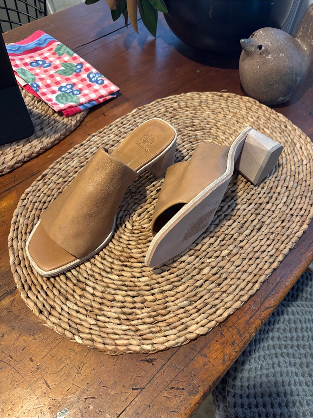 COCLICO Tan Leather Open-Toe Block Heel Mules. Brand new, never worn. 38.5